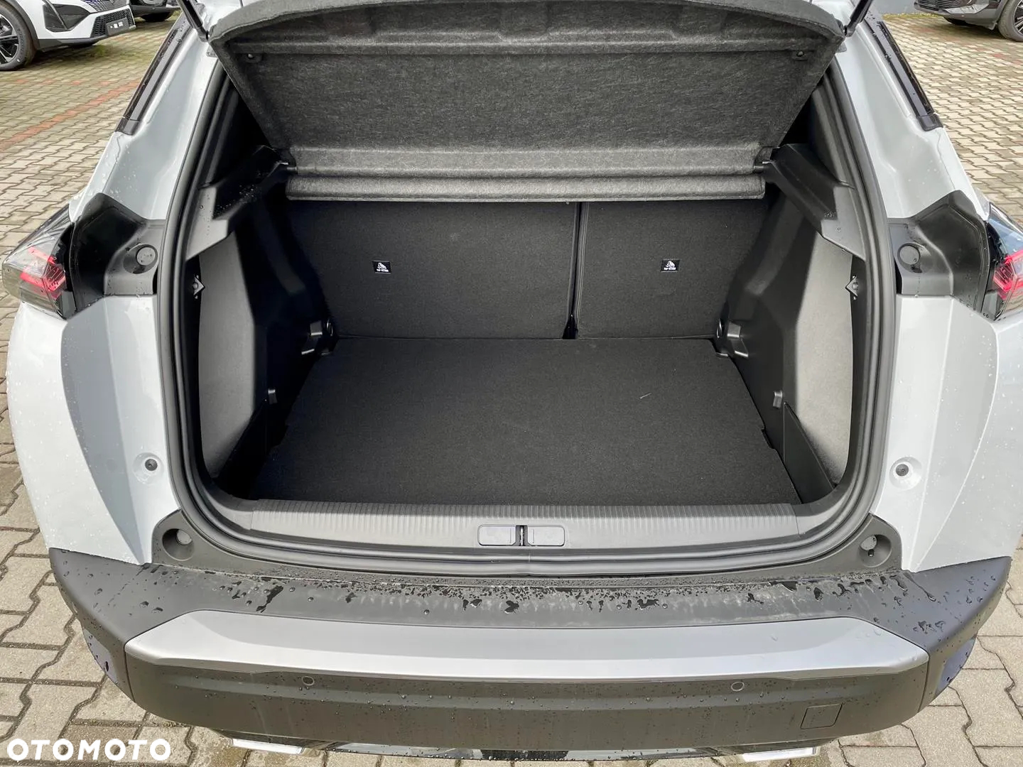 Peugeot 2008 PureTech mHEV Allure e-DCS6 - 8