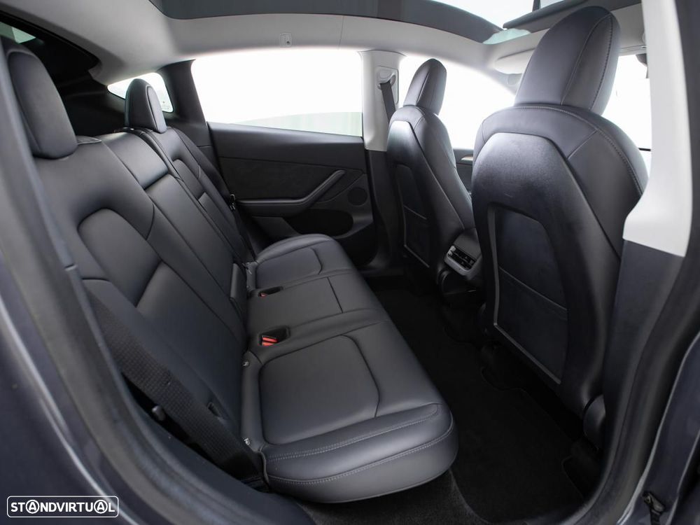 Tesla Model Y Long Range Dual Motor AWD - 13