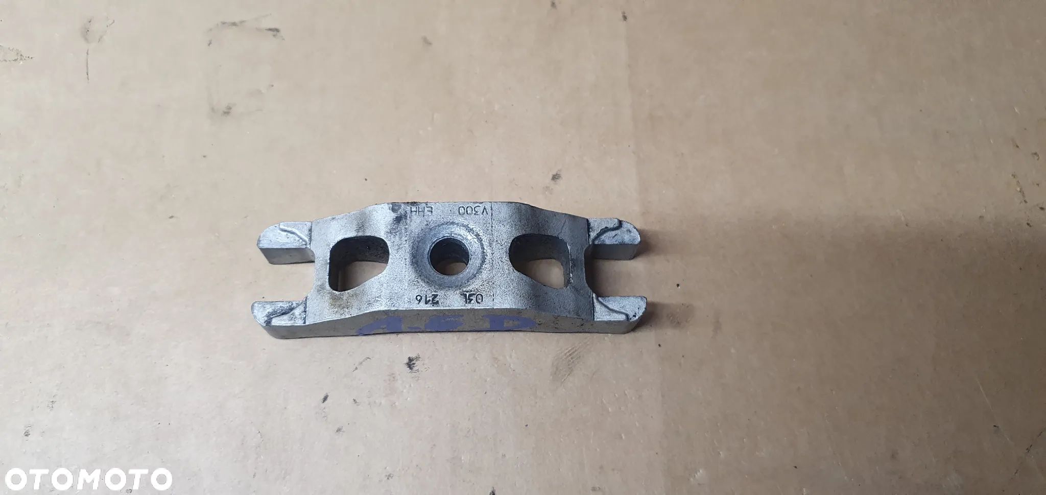 Mocowanie łapka wtrysków wtryskiwaczy wtryskiwacza wtrysku VW Audi Skoda Seat 1.6 TDI 03L216 - 1