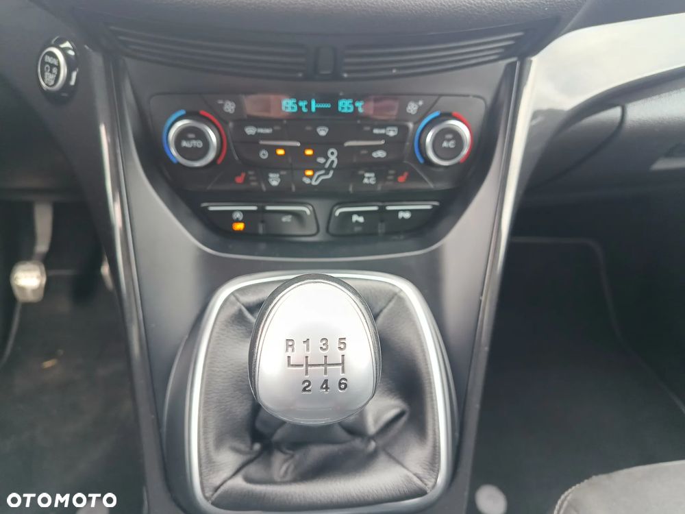 Ford Kuga - 24