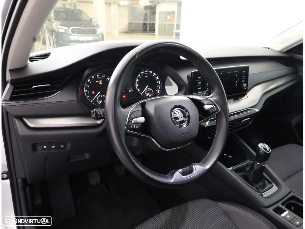 Skoda Octavia 2.0 TDI Ambition — fotografia 8