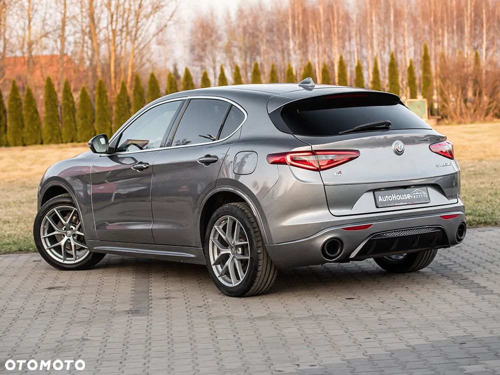 Alfa Romeo Stelvio 2.0 Turbo 16V AT8-Q4 Executive - 8