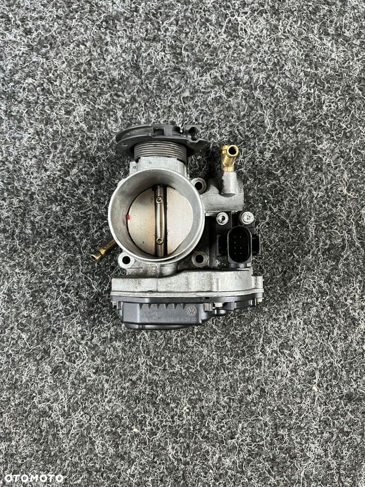 audi a3 8l 1.6 8v przepustnica 06A133064J - 2