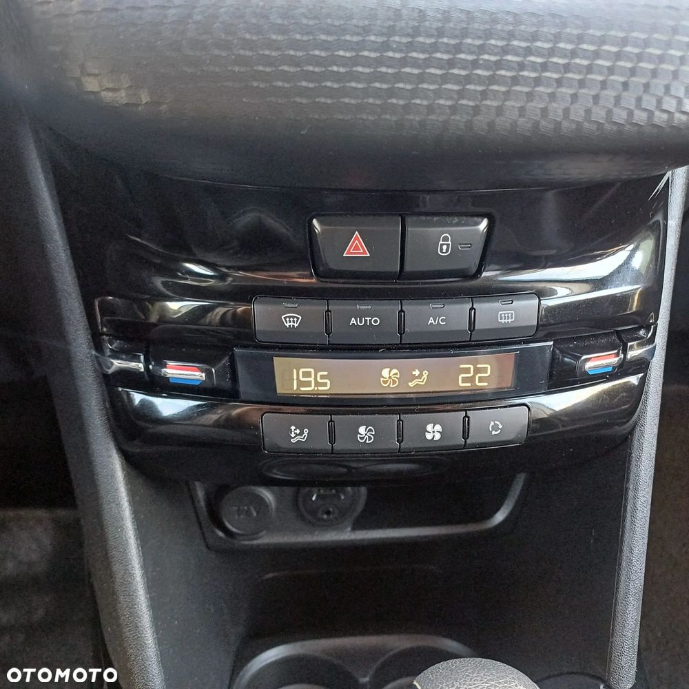 Peugeot 2008 - 12