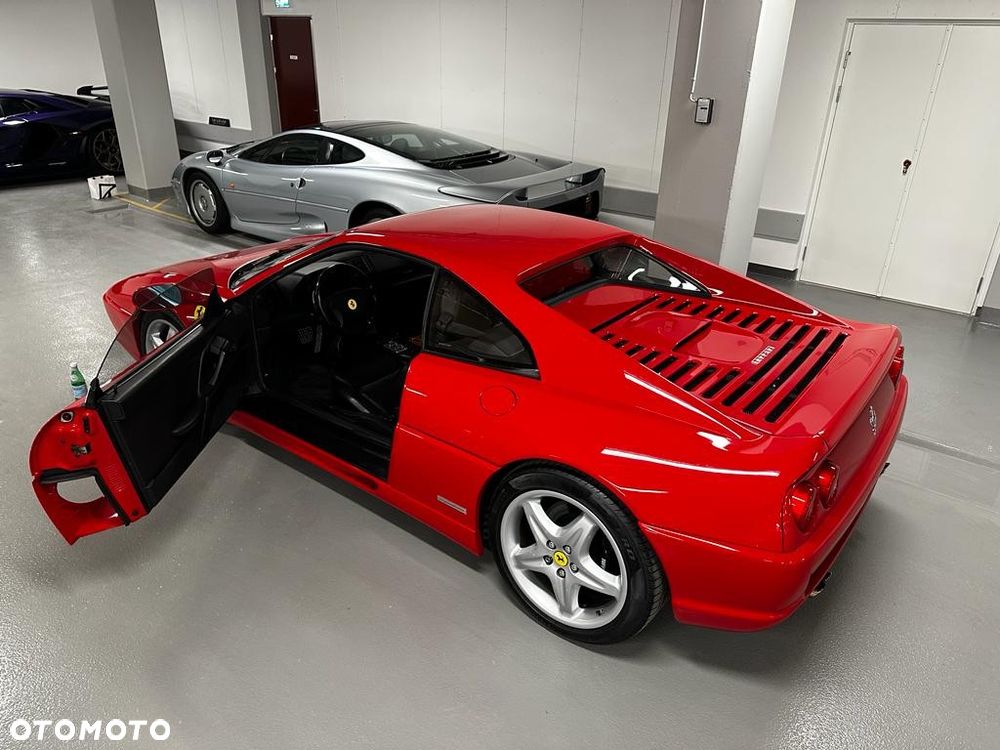 Ferrari F355 - 32