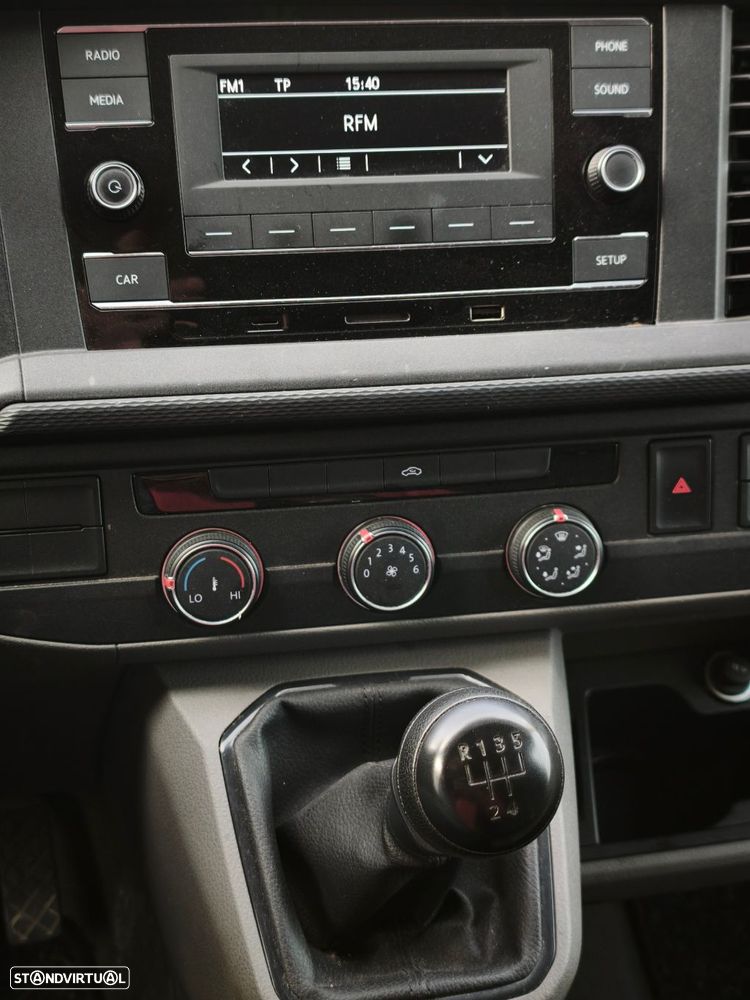 VW Transporter 2.0 TDI L2H1 - 18