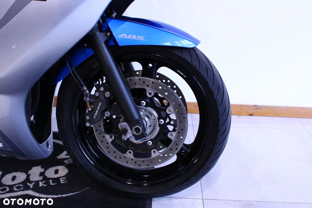 Suzuki GSX - 21