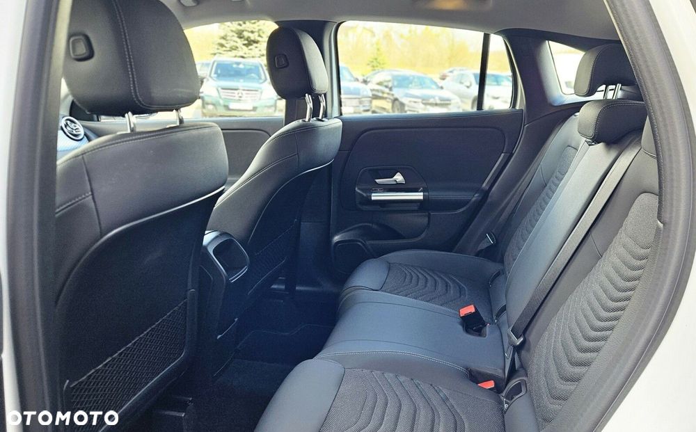 Mercedes-Benz GLA - 11