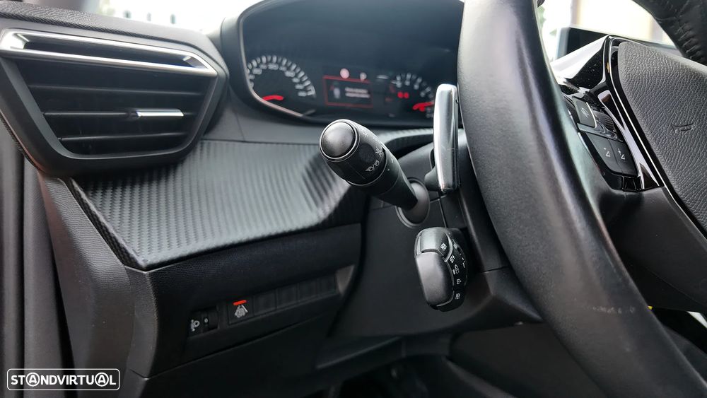 Peugeot 2008 PureTech 130 EAT8 GT - 31