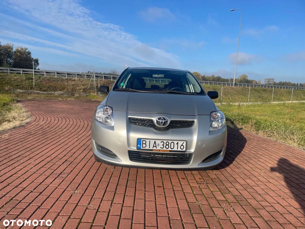 Toyota Auris 2008 photo 2