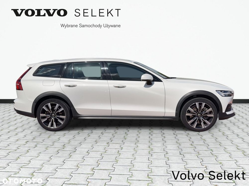 Volvo V60 Cross Country - 5