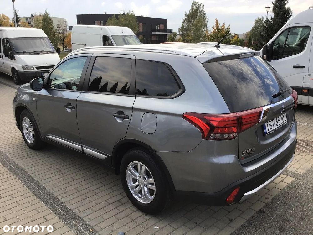Mitsubishi Outlander - 2