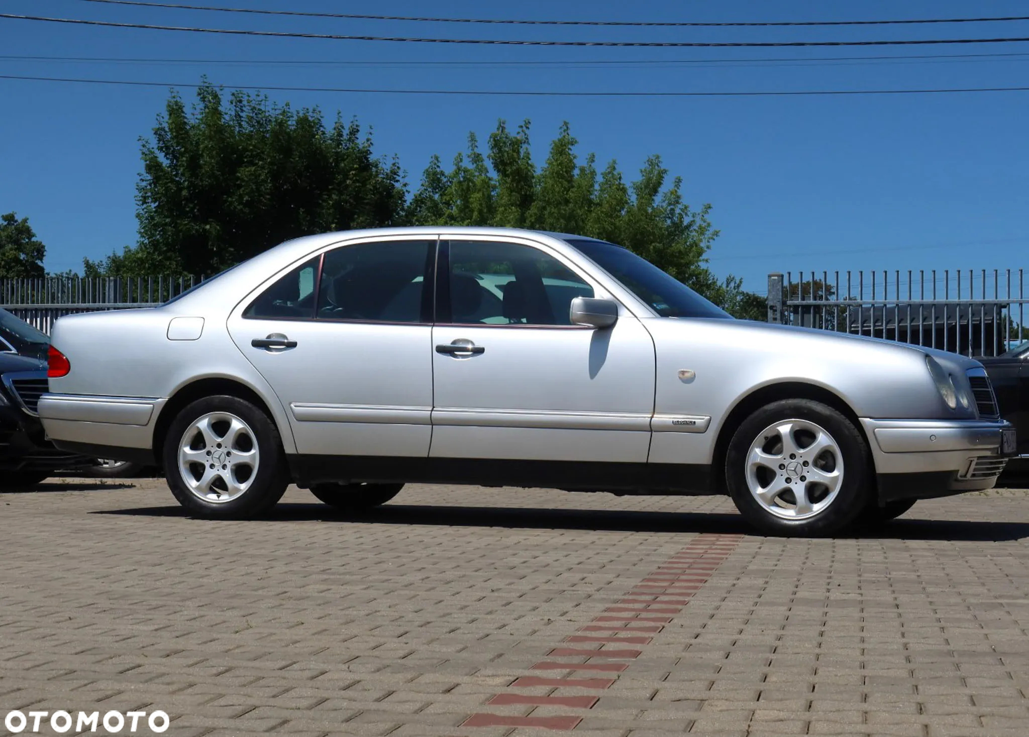 Mercedes-Benz Klasa E 240 Elegance - 38