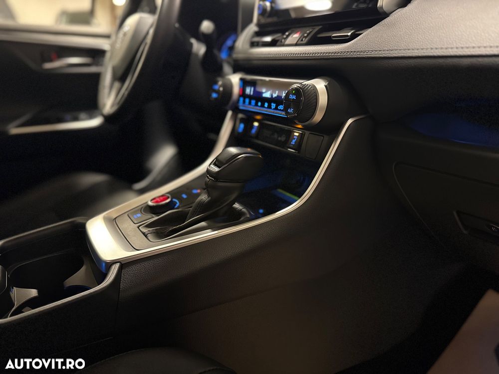 Toyota RAV4 2.5 4x4 Team Deutschland - 14