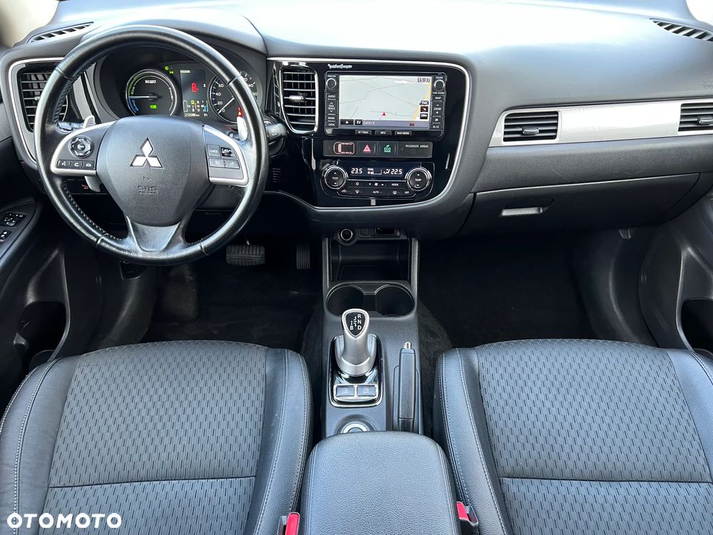 Mitsubishi Outlander 2.0 4WD Plus - 4