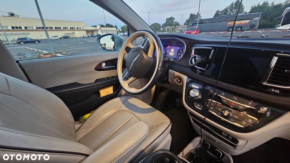 Chrysler Pacifica - 11