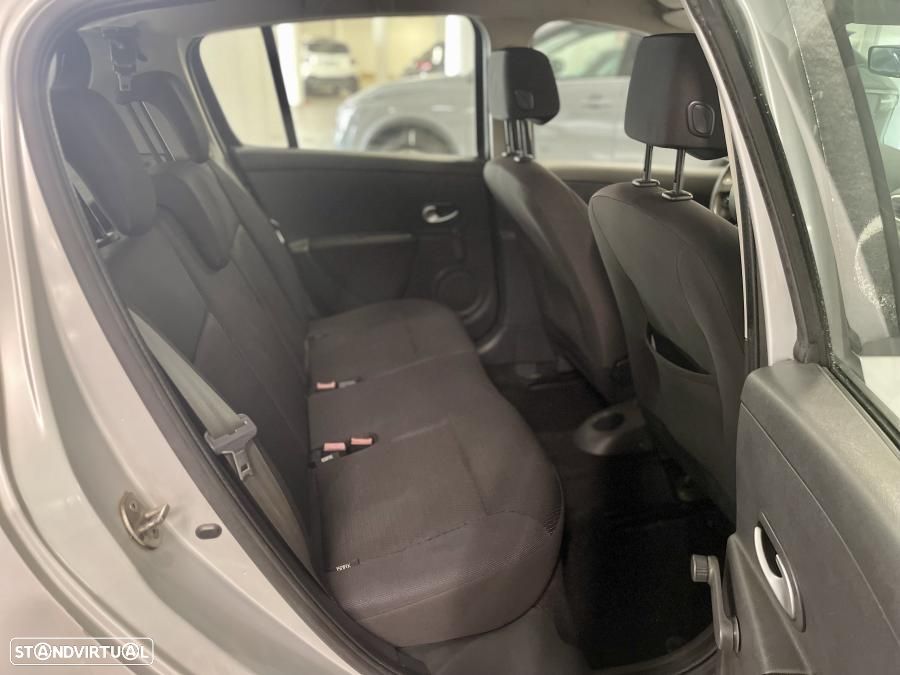 Renault Clio 1.2 16V Confort - 14