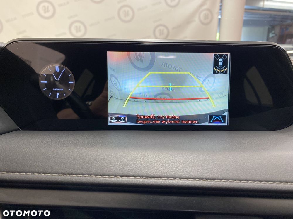 Lexus UX - 12