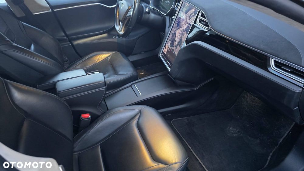 Tesla Model S - 25