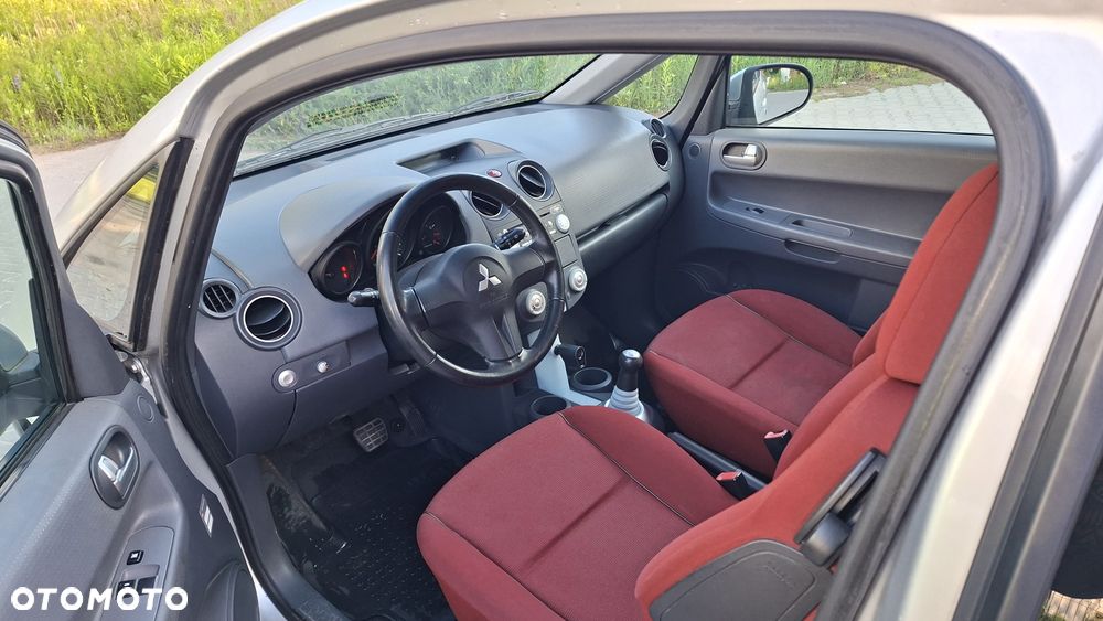 Mitsubishi Colt - 5