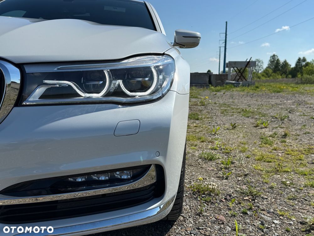 BMW Seria 7 750i xDrive - 14
