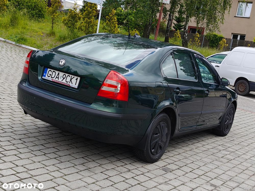 Skoda Octavia 1.6 Combi Ambiente - 9
