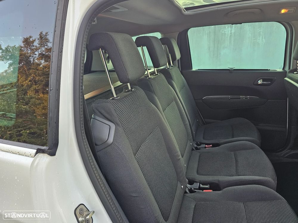 Peugeot 5008 1.6 HDi 7L Allure - 24