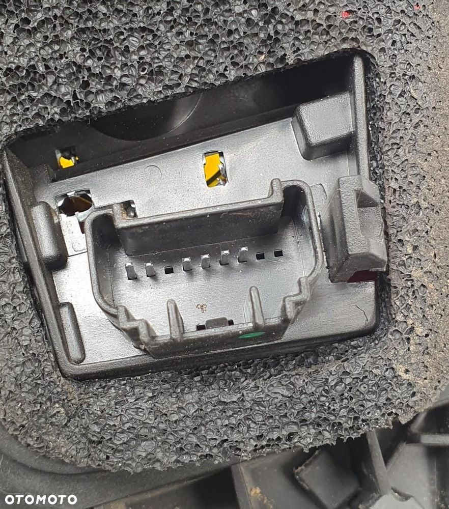 LAMPA PRAWY TYŁ TYLNA TOYOTA AYGO 3D 81550-0H020 EUROPA - 3