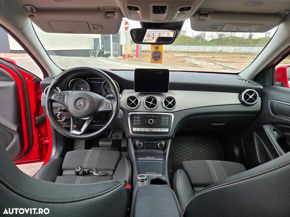 Mercedes-Benz GLA 220 4MATIC 7G-DCT - 11
