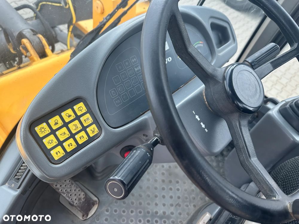 Volvo L30B Ładowarka szybkozłącze widły łyżka - 7