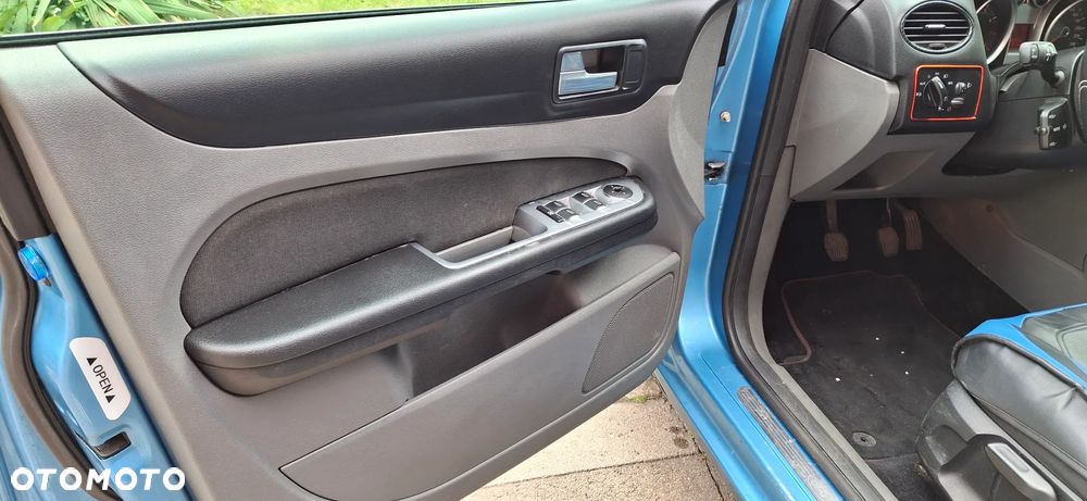 Ford Focus 1.6 Ghia - 9