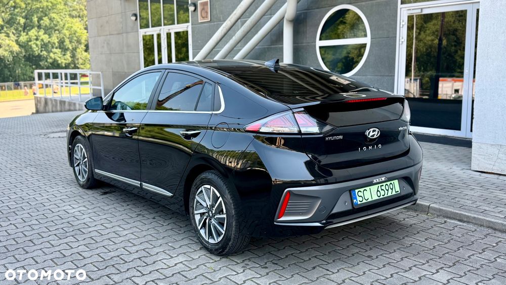 Hyundai IONIQ - 3