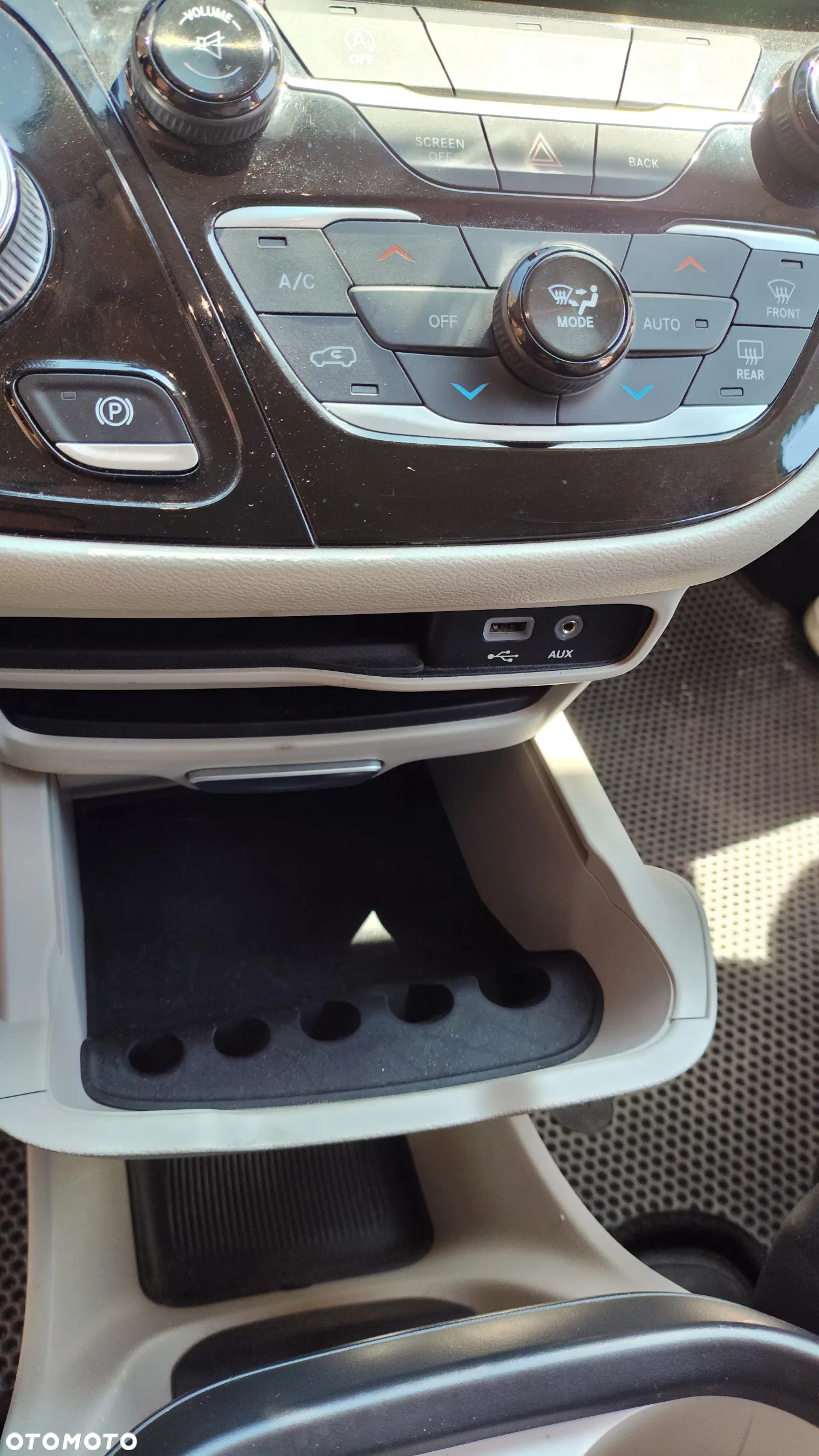 Chrysler Pacifica - 22
