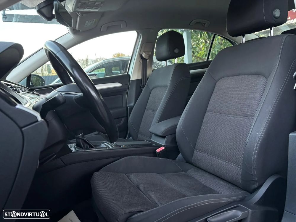 VW Passat 1.6 TDI Confortline - 17