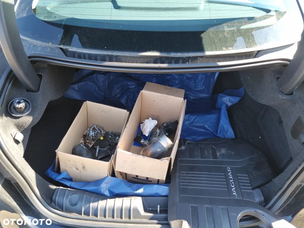 Jaguar XF 3.0 TDV6 Prestige - 13