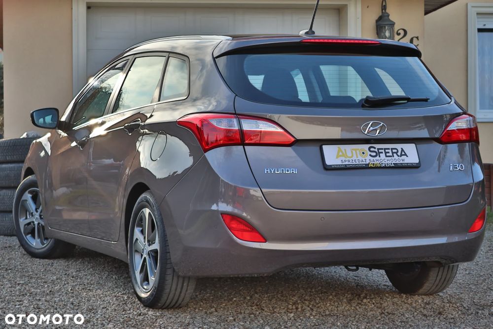 Hyundai i30 blue Kombi 1.6 GDi YES Gold - 4