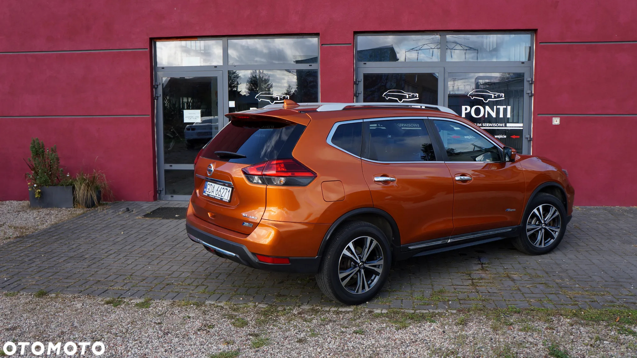 Nissan Rogue - 2