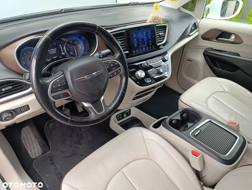 Chrysler Pacifica - 8