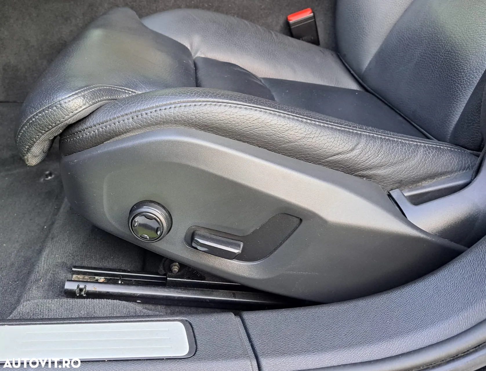 Volvo V60 T4 Momentum Pro - 32