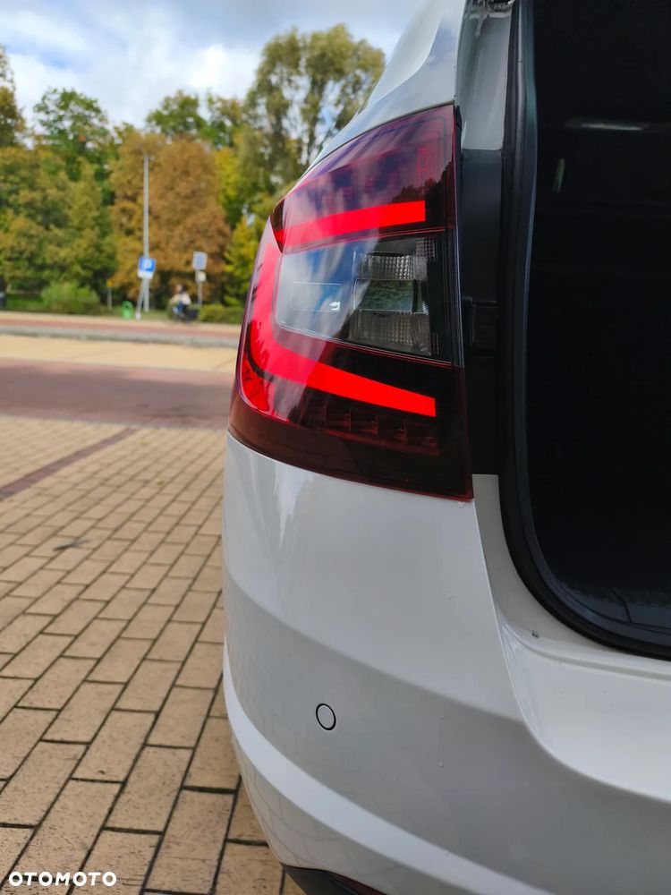 Skoda Octavia 2.0 TDI DSG RS - 24