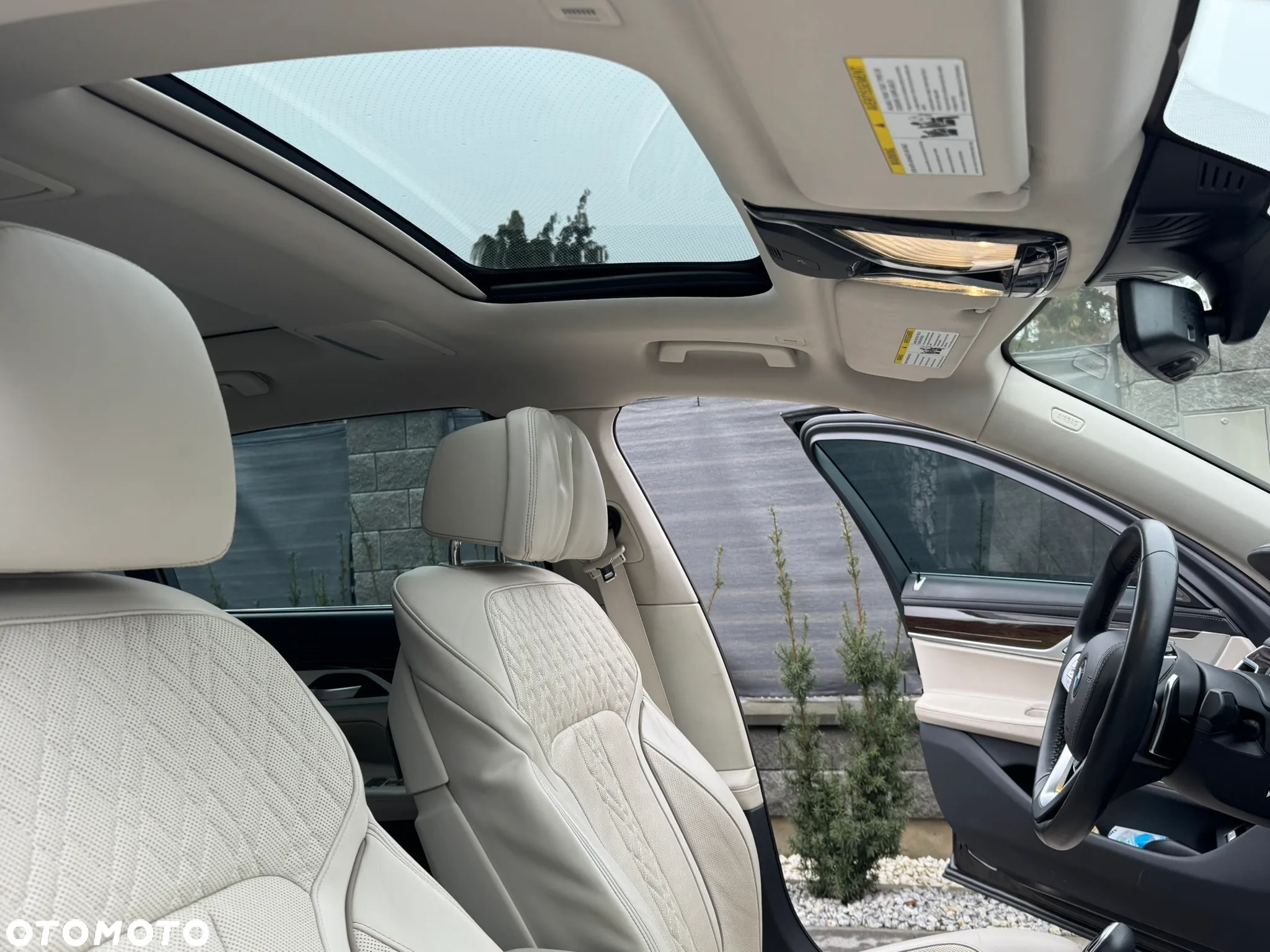 BMW Seria 7 750i xDrive - 27