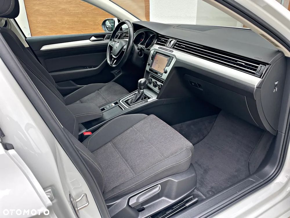 Volkswagen Passat 2.0 TDI SCR (BlueMotion Technology) DSG Comfortline - 25