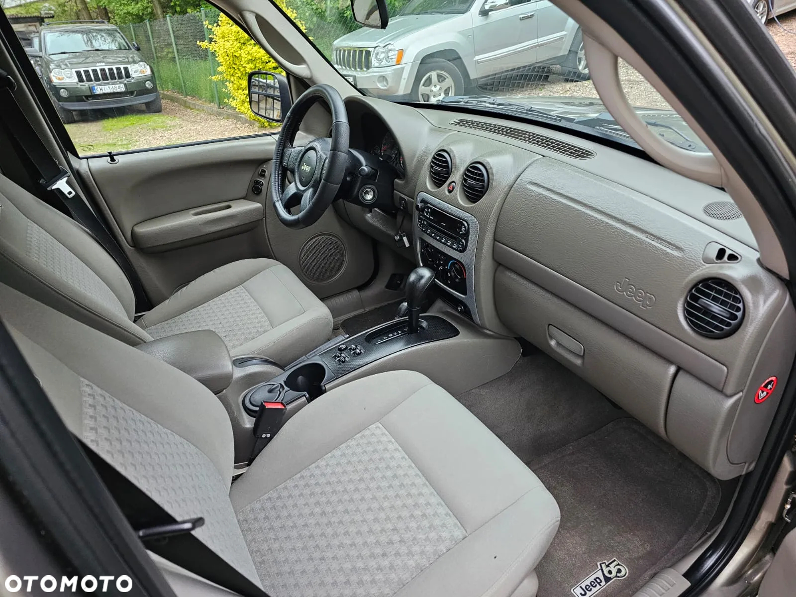 Jeep Cherokee 2.8 CRD Sport - 8