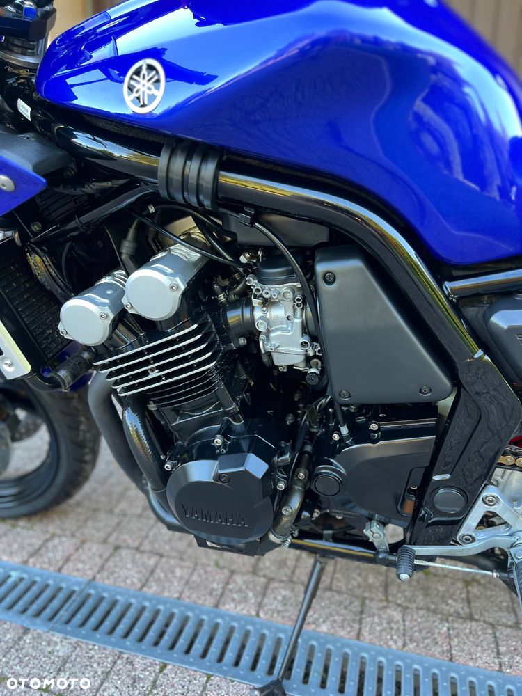 Yamaha FZS - 7