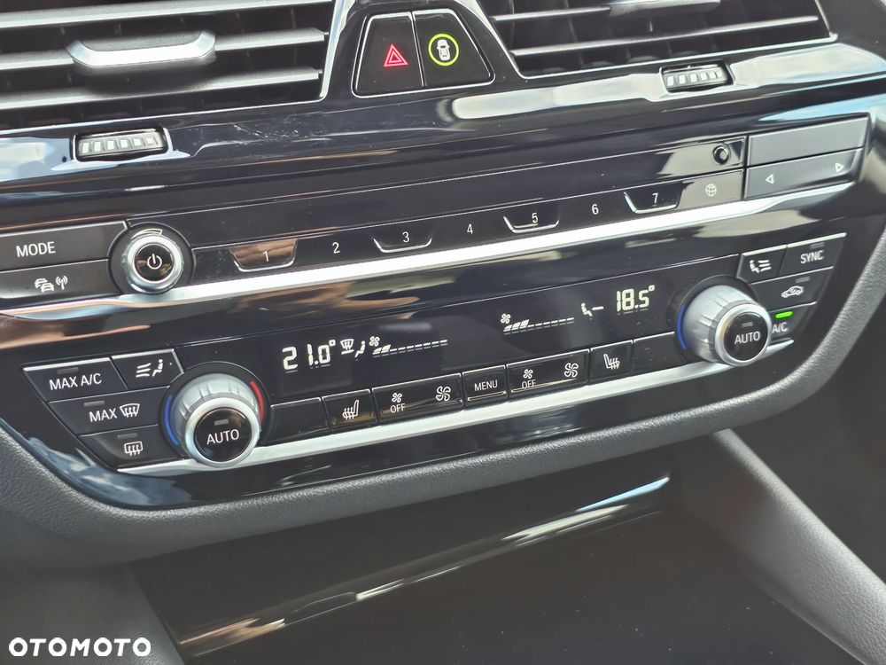 BMW Seria 5 530e iPerformance M Sport sport - 23