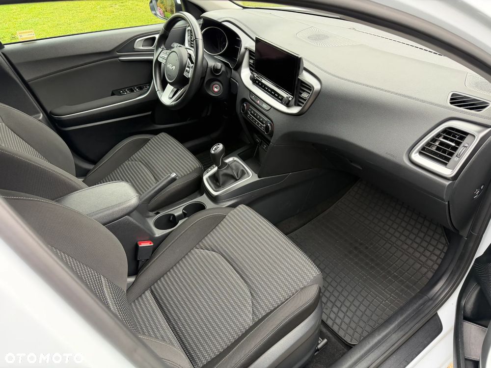 Kia Ceed 1.5 T-GDI M - 10