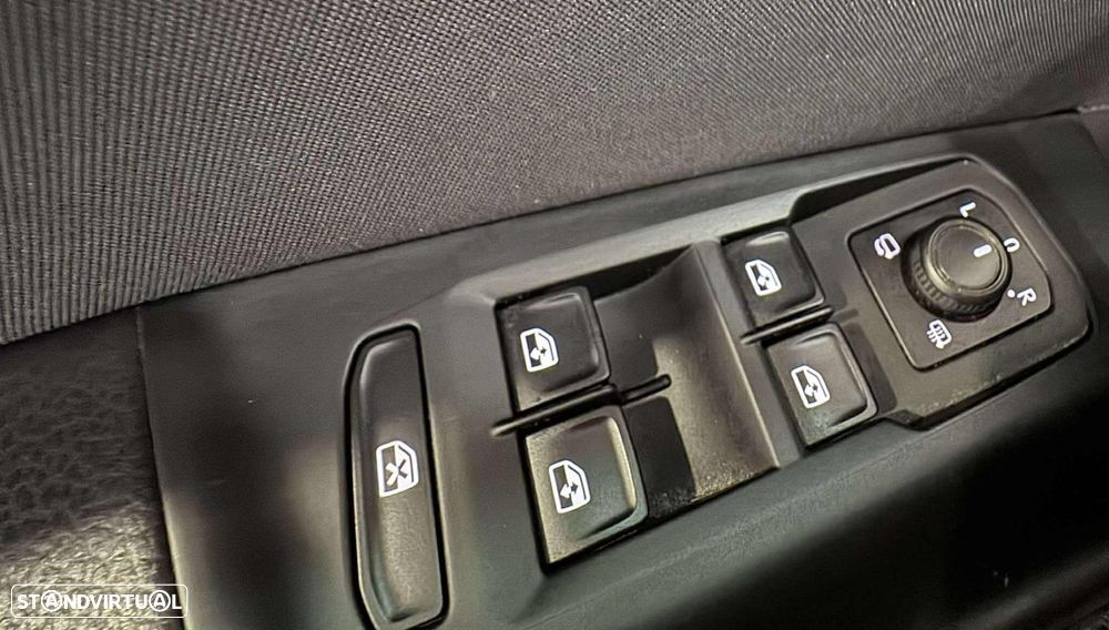 VW Passat Variant 1.6 TDI Confortline DSG - 20