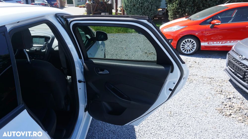 Ford Focus 1.0 EcoBoost Start-Stopp-System ST-LINE DESIGN - 12