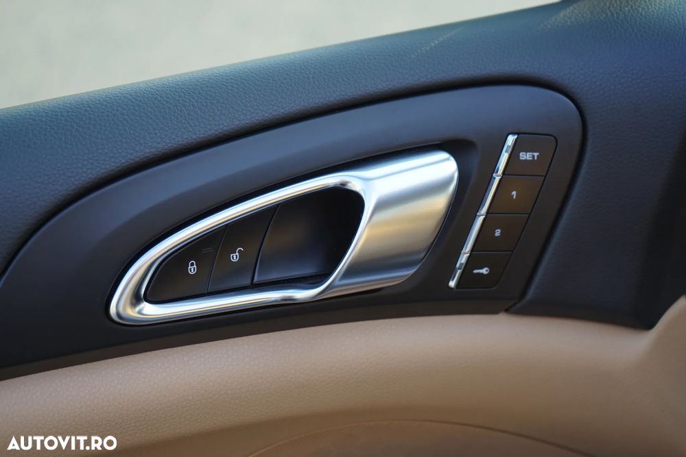 Porsche Cayenne - 23