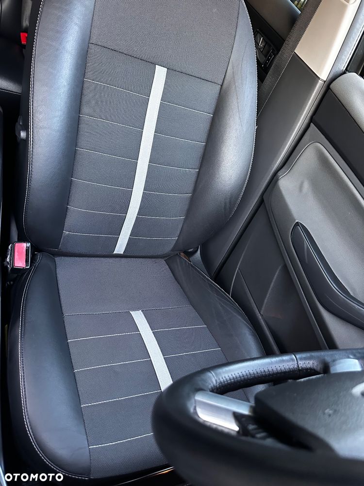 Ford Kuga 2.0 TDCi 2x4 Titanium - 36